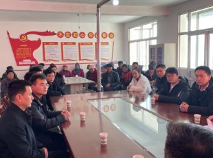 州農(nóng)投集團(tuán)董事長程鵬到幫扶村宣講黨的十九屆六中全會(huì)精神和州第十三次黨代會(huì)精神