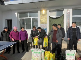 臨夏州農(nóng)投集團(tuán)在幫扶村開展慰問捐贈(zèng)活動(dòng)